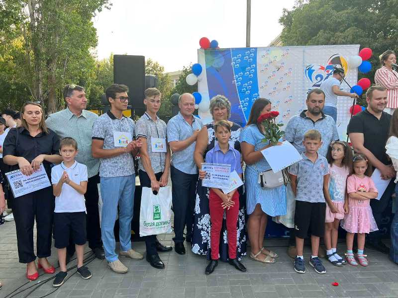 В МИКРОРАЙОНАХ ЭНГЕЛЬСА ПРОДОЛЖАЮТСЯ ПРАЗДНИЧНЫЕ МЕРОПРИЯТИЯ НАКАНУНЕ ДНЯ ГОРОДА.