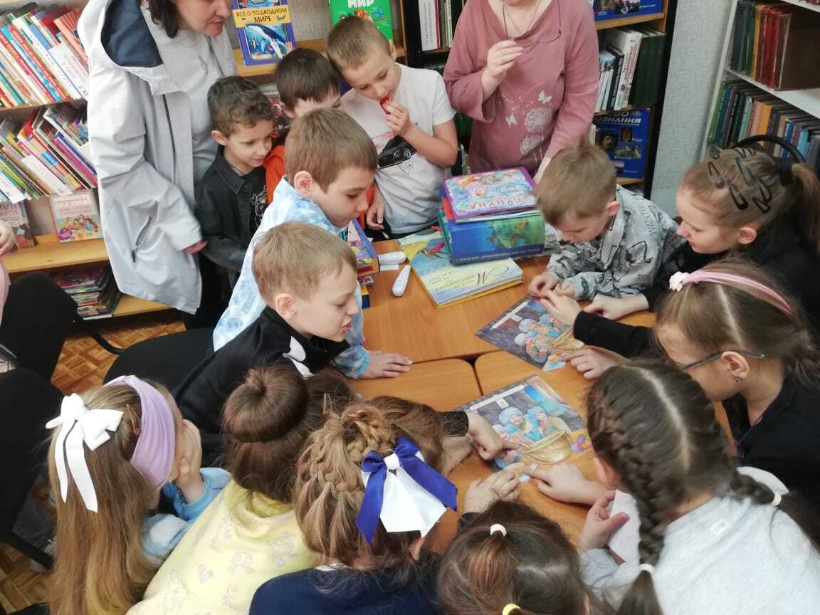 1в класс в библиотеке.
