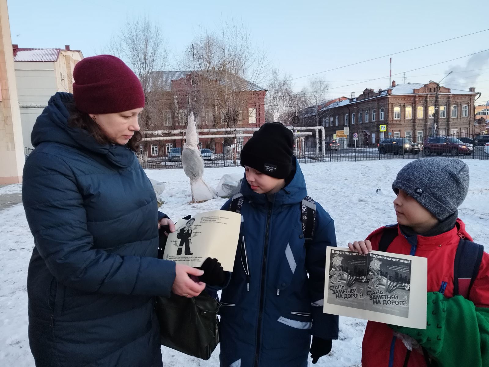 Мечтают взрослые и дети о безопасности движенья на планете.