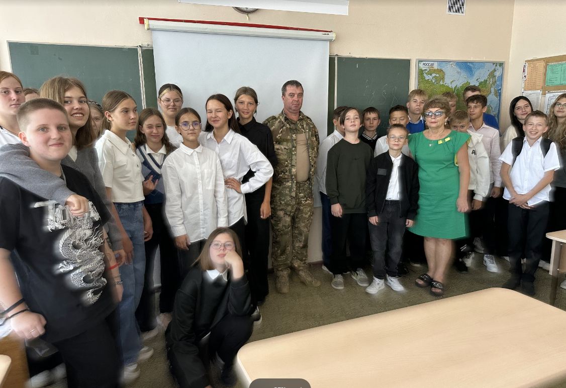 Встреча обучающихся с  участником СВО Белоусовым Александром Васильевичем.