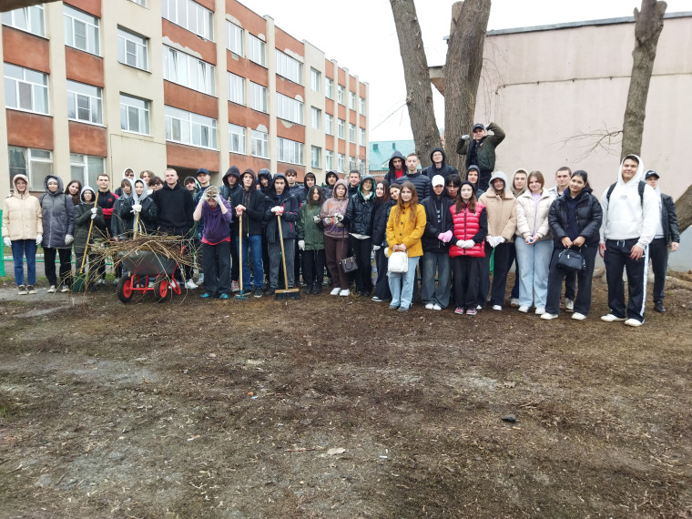 Участие в общегородском субботнике.