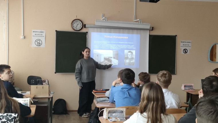 Улицы Энгельса названные в честь героев Советского Союза.