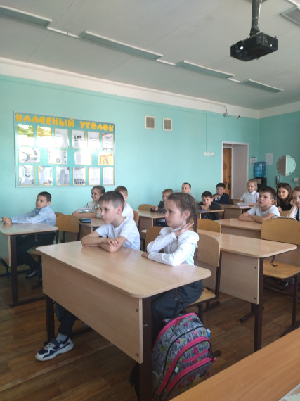 Киноурок «Наследники Победы» во 2 «в» классе.