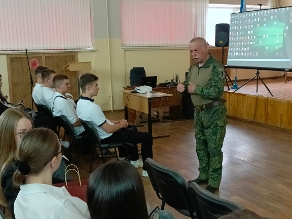 Встреча школьников с ветераном «Боевого братства».