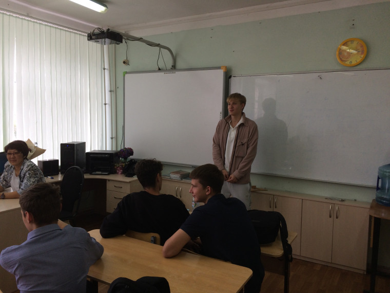 Выпускники делятся опытом.