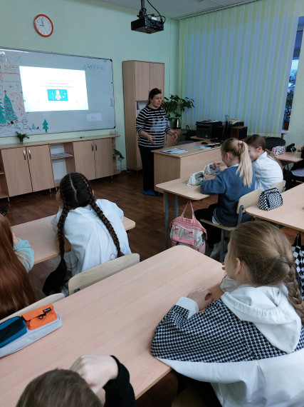 Классные часы с участием специалистов ГАУ СО «Энгельсский центр «Семья».